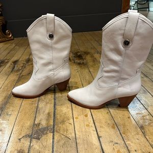 Never worn! No box. Frye June Western boot in white - 8.5